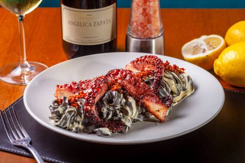 foto massa com polvo'