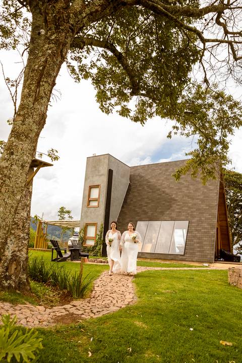 Entrada das Noivas - Casamento em Gonçalves, MG'