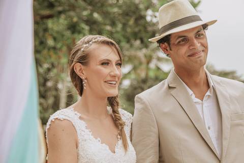 Casamento de Samara e Luiz, Ubatuba. Cerimônia. Os noivos.'