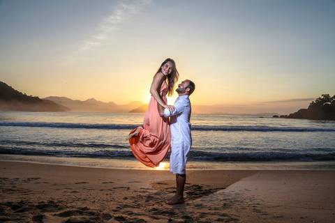 Foto Ensaio casal nascer do sol - Ubatuba'
