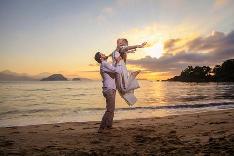 Ensaio Pré Wedding, Erika e Renan. Nascer do sol, Praia do Félix, Ubatuba, SP'