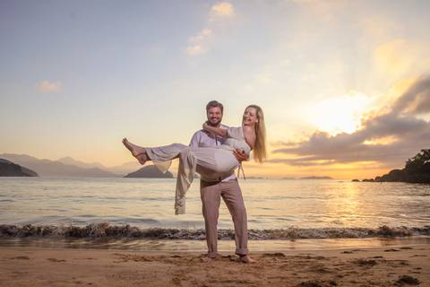 Ensaio Pré Wedding, Erika e Renan. Nascer do sol, Praia do Félix, Ubatuba, SP'