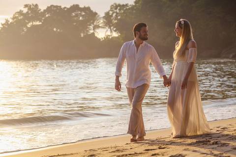 Ensaio Pré Wedding, Erika e Renan. Nascer do sol, Praia do Félix, Ubatuba, SP'