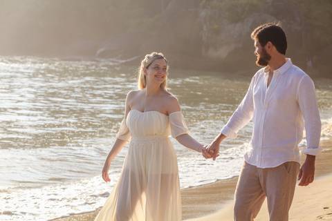 Ensaio Pré Wedding, Erika e Renan. Nascer do sol, Praia do Félix, Ubatuba, SP'