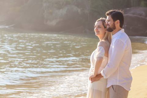Ensaio Pré Wedding, Erika e Renan. Nascer do sol, Praia do Félix, Ubatuba, SP'