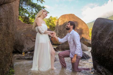 Ensaio Pré Wedding, Erika e Renan. Nascer do sol, Praia do Félix, Ubatuba, SP. Casa comigo?'