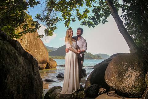 Ensaio Pré Wedding, Erika e Renan. Nascer do sol, Praia do Félix, Ubatuba, SP'