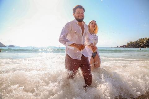 Ensaio Pré Wedding, Erika e Renan. Nascer do sol, Praia do Félix, Ubatuba, SP'