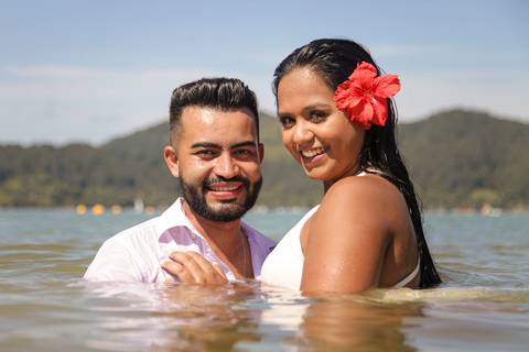 Ensaio pré-casamento Crislei e Alan. Praia Santa Rita, Ubatuba, litoral norte de São Paulo'