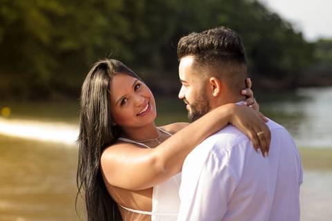 Ensaio pré-casamento Crislei e Alan. Praia Santa Rita, Ubatuba, litoral norte de São Paulo'