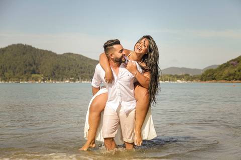 Ensaio pré-casamento Crislei e Alan. Praia Santa Rita, Ubatuba, litoral norte de São Paulo'