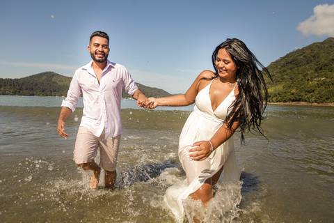 Ensaio pré-casamento Crislei e Alan. Praia Santa Rita, Ubatuba, litoral norte de São Paulo'
