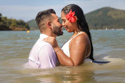 Ensaio pré-casamento Crislei e Alan. Praia Santa Rita, Ubatuba, litoral norte de São Paulo'