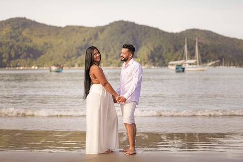 Ensaio pré-casamento Crislei e Alan. Praia Santa Rita, Ubatuba, litoral norte de São Paulo'