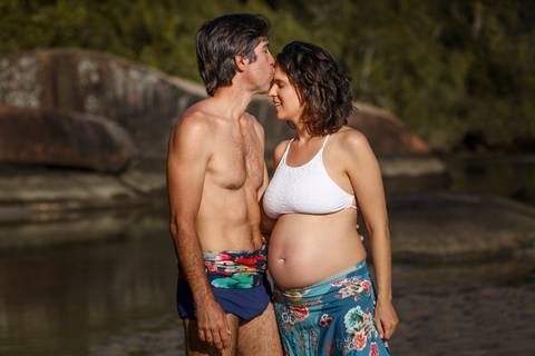 Ensaio Casal Gestante Itamambuca, Ubatuba, Nascer do sol. Beijo na testa. '