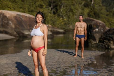 Ensaio Casal Gestante Itamambuca, Ubatuba, Nascer do sol. No rio'
