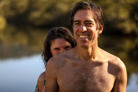 Ensaio Casal Gestante Itamambuca, Ubatuba, Nascer do sol. No rio'