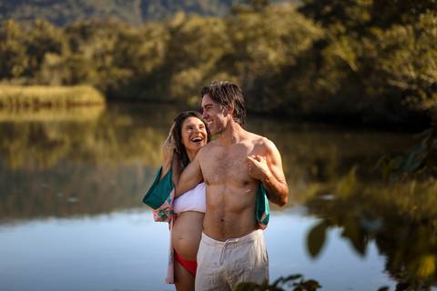 Ensaio Casal Gestante Itamambuca, Ubatuba, Nascer do sol. No rio'
