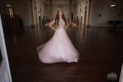 Julia - Julia 15 anos - 15 Anos - Quinze Anos - Ensaio Externo - Debutante - Biblioteca Pública de Pelotas - Porto de Pelotas - Parque Una- Família - Luz - Antonio Rocha Fotografias - Antonio Rocha - @antoniorochafotografias '