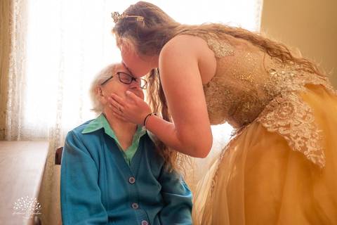 Júlia – Júlia 15 Anos – Ensaio – Ensaio Debutante – Chácara da Família Fiss – Debutante – Campo – Felicidade – Foto Premiada – Livro – Fotografia de Família – Debutante – Pôr do Sol – Vestido – Dourado – Antonio Rocha Fotografias – Pelotas – Linda – Sarda'