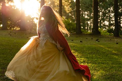 Júlia – Júlia 15 Anos – Ensaio – Ensaio Debutante – Chácara da Família Fiss – Debutante – Campo – Felicidade – Foto Premiada – Livro – Fotografia de Família – Debutante – Pôr do Sol – Vestido – Dourado – Antonio Rocha Fotografias – Pelotas – Linda – Sarda'