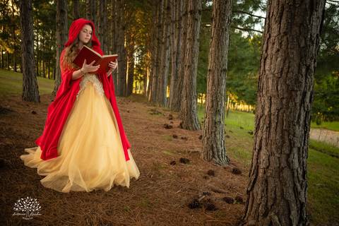Júlia – Júlia 15 Anos – Ensaio – Ensaio Debutante – Chácara da Família Fiss – Debutante – Campo – Felicidade – Foto Premiada – Livro – Fotografia de Família – Debutante – Pôr do Sol – Vestido – Dourado – Antonio Rocha Fotografias – Pelotas – Linda – Sarda'