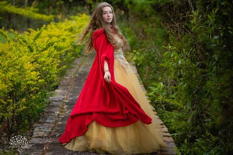 Júlia – Júlia 15 Anos – Ensaio – Ensaio Debutante – Chácara da Família Fiss – Debutante – Campo – Felicidade – Foto Premiada – Livro – Fotografia de Família – Debutante – Pôr do Sol – Vestido – Dourado – Antonio Rocha Fotografias – Pelotas – Linda – Sarda'