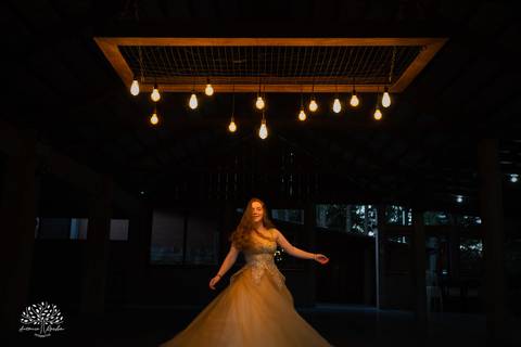 Júlia – Júlia 15 Anos – Ensaio – Ensaio Debutante – Chácara da Família Fiss – Debutante – Campo – Felicidade – Foto Premiada – Livro – Fotografia de Família – Debutante – Pôr do Sol – Vestido – Dourado – Antonio Rocha Fotografias – Pelotas – Linda – Sarda'