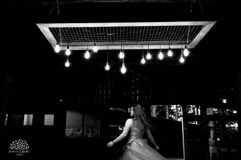 Júlia – Júlia 15 Anos – Ensaio – Ensaio Debutante – Chácara da Família Fiss – Debutante – Campo – Felicidade – Foto Premiada – Livro – Fotografia de Família – Debutante – Pôr do Sol – Vestido – Dourado – Antonio Rocha Fotografias – Pelotas – Linda – Sarda'