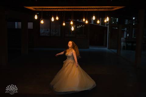 Júlia – Júlia 15 Anos – Ensaio – Ensaio Debutante – Chácara da Família Fiss – Debutante – Campo – Felicidade – Foto Premiada – Livro – Fotografia de Família – Debutante – Pôr do Sol – Vestido – Dourado – Antonio Rocha Fotografias – Pelotas – Linda – Sarda'