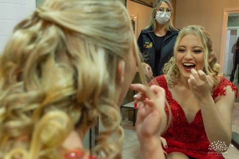 Milena – Milena 15 Anos – Festa – Festa Debutante – Chácara do Amanhecer – Debutante – Campo – Felicidade – Loira – Fotografia de Família – Debutante – Pôr do Sol – Exigente – Vermelho – Antonio Rocha Fotografias – Pelotas – Quinze Anos – Alegria – Feliz'