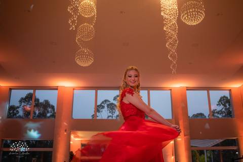 Milena – Milena 15 Anos – Festa – Festa Debutante – Chácara do Amanhecer – Debutante – Campo – Felicidade – Loira – Fotografia de Família – Debutante – Pôr do Sol – Exigente – Vermelho – Antonio Rocha Fotografias – Pelotas – Quinze Anos – Alegria – Feliz'