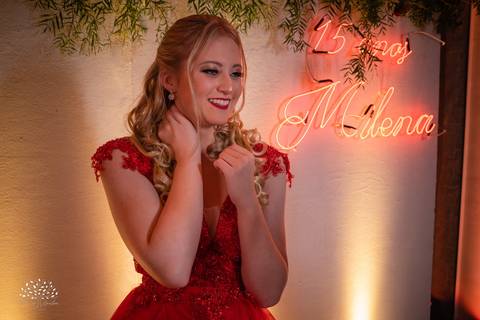 Milena – Milena 15 Anos – Festa – Festa Debutante – Chácara do Amanhecer – Debutante – Campo – Felicidade – Loira – Fotografia de Família – Debutante – Pôr do Sol – Exigente – Vermelho – Antonio Rocha Fotografias – Pelotas – Quinze Anos – Alegria – Feliz'