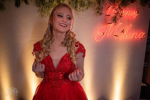 Milena – Milena 15 Anos – Festa – Festa Debutante – Chácara do Amanhecer – Debutante – Campo – Felicidade – Loira – Fotografia de Família – Debutante – Pôr do Sol – Exigente – Vermelho – Antonio Rocha Fotografias – Pelotas – Quinze Anos – Alegria – Feliz'