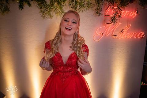 Milena – Milena 15 Anos – Festa – Festa Debutante – Chácara do Amanhecer – Debutante – Campo – Felicidade – Loira – Fotografia de Família – Debutante – Pôr do Sol – Exigente – Vermelho – Antonio Rocha Fotografias – Pelotas – Quinze Anos – Alegria – Feliz'