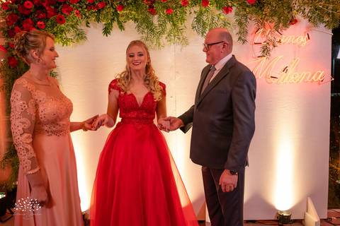 Milena – Milena 15 Anos – Festa – Festa Debutante – Chácara do Amanhecer – Debutante – Campo – Felicidade – Loira – Fotografia de Família – Debutante – Pôr do Sol – Exigente – Vermelho – Antonio Rocha Fotografias – Pelotas – Quinze Anos – Alegria – Feliz'