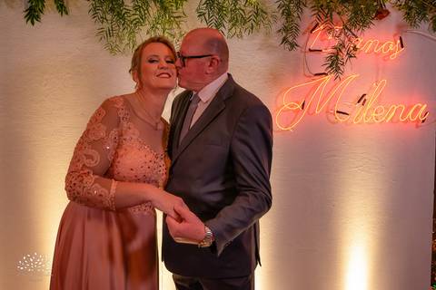 Milena – Milena 15 Anos – Festa – Festa Debutante – Chácara do Amanhecer – Debutante – Campo – Felicidade – Loira – Fotografia de Família – Debutante – Pôr do Sol – Exigente – Vermelho – Antonio Rocha Fotografias – Pelotas – Quinze Anos – Alegria – Feliz'