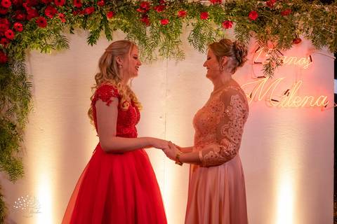 Milena – Milena 15 Anos – Festa – Festa Debutante – Chácara do Amanhecer – Debutante – Campo – Felicidade – Loira – Fotografia de Família – Debutante – Pôr do Sol – Exigente – Vermelho – Antonio Rocha Fotografias – Pelotas – Quinze Anos – Alegria – Feliz'