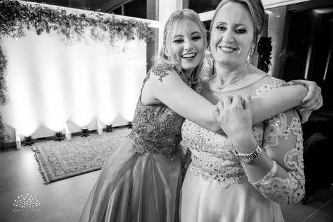 Milena – Milena 15 Anos – Festa – Festa Debutante – Chácara do Amanhecer – Debutante – Campo – Felicidade – Loira – Fotografia de Família – Debutante – Pôr do Sol – Exigente – Vermelho – Antonio Rocha Fotografias – Pelotas – Quinze Anos – Alegria – Feliz'