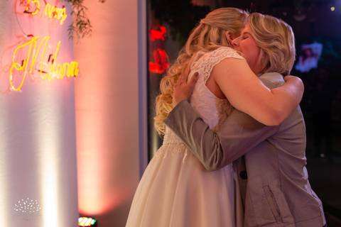 Milena – Milena 15 Anos – Festa – Festa Debutante – Chácara do Amanhecer – Debutante – Campo – Felicidade – Loira – Fotografia de Família – Debutante – Pôr do Sol – Exigente – Vermelho – Antonio Rocha Fotografias – Pelotas – Quinze Anos – Alegria – Feliz'