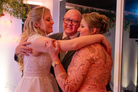 Milena – Milena 15 Anos – Festa – Festa Debutante – Chácara do Amanhecer – Debutante – Campo – Felicidade – Loira – Fotografia de Família – Debutante – Pôr do Sol – Exigente – Vermelho – Antonio Rocha Fotografias – Pelotas – Quinze Anos – Alegria – Feliz'