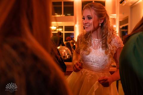 Milena – Milena 15 Anos – Festa – Festa Debutante – Chácara do Amanhecer – Debutante – Campo – Felicidade – Loira – Fotografia de Família – Debutante – Pôr do Sol – Exigente – Vermelho – Antonio Rocha Fotografias – Pelotas – Quinze Anos – Alegria – Feliz'