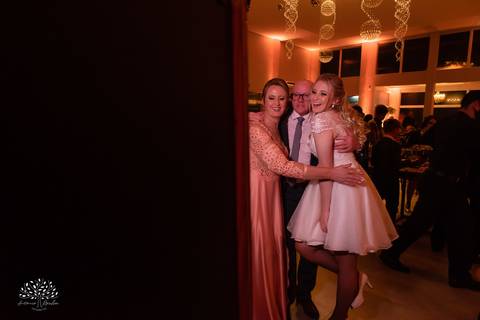 Milena – Milena 15 Anos – Festa – Festa Debutante – Chácara do Amanhecer – Debutante – Campo – Felicidade – Loira – Fotografia de Família – Debutante – Pôr do Sol – Exigente – Vermelho – Antonio Rocha Fotografias – Pelotas – Quinze Anos – Alegria – Feliz'