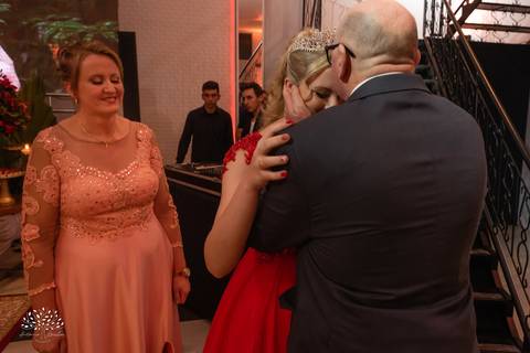 Milena – Milena 15 Anos – Festa – Festa Debutante – Chácara do Amanhecer – Debutante – Campo – Felicidade – Loira – Fotografia de Família – Debutante – Pôr do Sol – Exigente – Vermelho – Antonio Rocha Fotografias – Pelotas – Quinze Anos – Alegria – Feliz'
