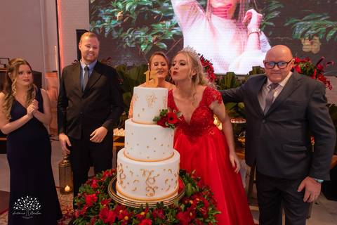 Milena – Milena 15 Anos – Festa – Festa Debutante – Chácara do Amanhecer – Debutante – Campo – Felicidade – Loira – Fotografia de Família – Debutante – Pôr do Sol – Exigente – Vermelho – Antonio Rocha Fotografias – Pelotas – Quinze Anos – Alegria – Feliz'