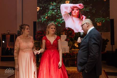 Milena – Milena 15 Anos – Festa – Festa Debutante – Chácara do Amanhecer – Debutante – Campo – Felicidade – Loira – Fotografia de Família – Debutante – Pôr do Sol – Exigente – Vermelho – Antonio Rocha Fotografias – Pelotas – Quinze Anos – Alegria – Feliz'