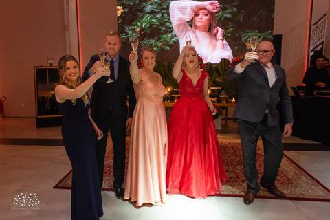 Milena – Milena 15 Anos – Festa – Festa Debutante – Chácara do Amanhecer – Debutante – Campo – Felicidade – Loira – Fotografia de Família – Debutante – Pôr do Sol – Exigente – Vermelho – Antonio Rocha Fotografias – Pelotas – Quinze Anos – Alegria – Feliz'