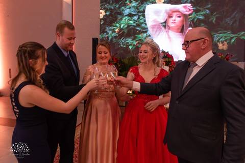 Milena – Milena 15 Anos – Festa – Festa Debutante – Chácara do Amanhecer – Debutante – Campo – Felicidade – Loira – Fotografia de Família – Debutante – Pôr do Sol – Exigente – Vermelho – Antonio Rocha Fotografias – Pelotas – Quinze Anos – Alegria – Feliz'