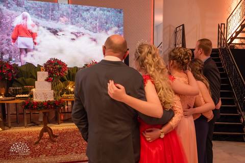 Milena – Milena 15 Anos – Festa – Festa Debutante – Chácara do Amanhecer – Debutante – Campo – Felicidade – Loira – Fotografia de Família – Debutante – Pôr do Sol – Exigente – Vermelho – Antonio Rocha Fotografias – Pelotas – Quinze Anos – Alegria – Feliz'