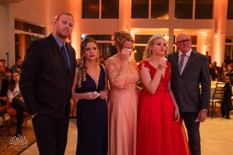 Milena – Milena 15 Anos – Festa – Festa Debutante – Chácara do Amanhecer – Debutante – Campo – Felicidade – Loira – Fotografia de Família – Debutante – Pôr do Sol – Exigente – Vermelho – Antonio Rocha Fotografias – Pelotas – Quinze Anos – Alegria – Feliz'